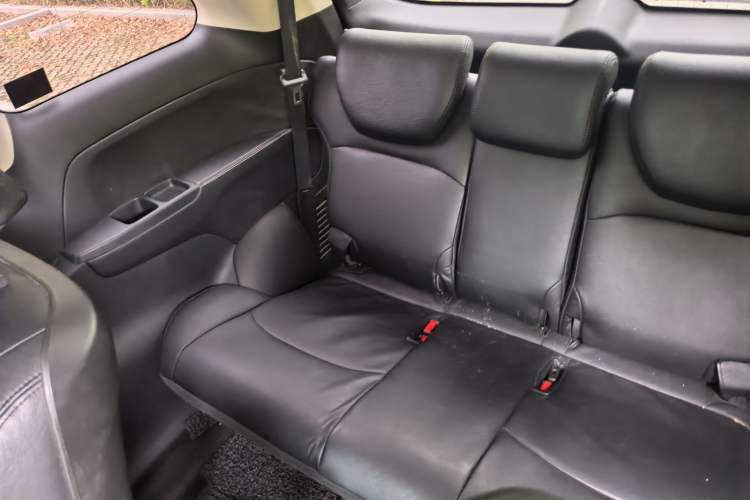 Used Honda Odyssey 2015 Updated 2.4L Smart Cool Version Interior 4