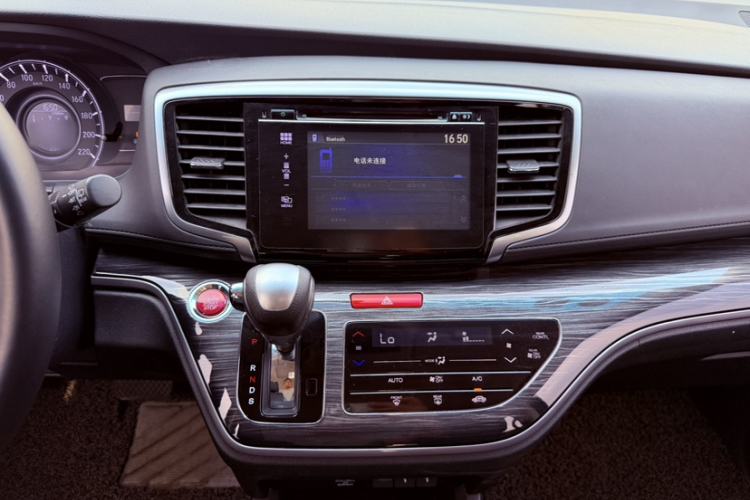 Used Honda Odyssey 2015 Updated 2.4L Smart Cool Version Interior 5