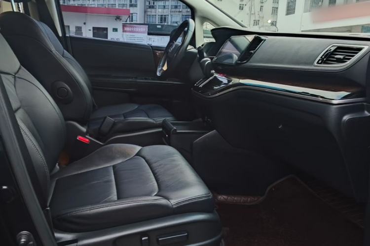 Used Honda Odyssey 2015 Updated Version 2.4L Smart Edition Interior 5