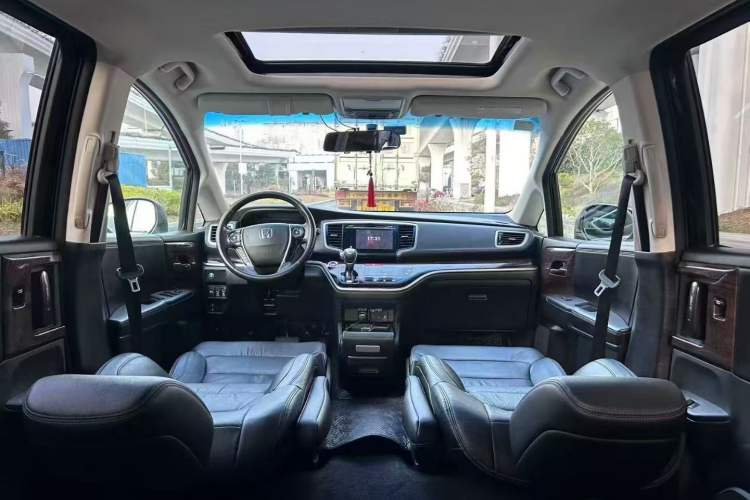 Used Honda Odyssey 2015 Updated Version 2.4L Smart Edition Interior 6