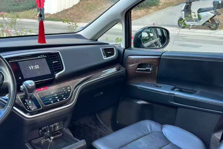 Used Honda Odyssey 2015 Updated Version 2.4L Smart Edition Interior 7