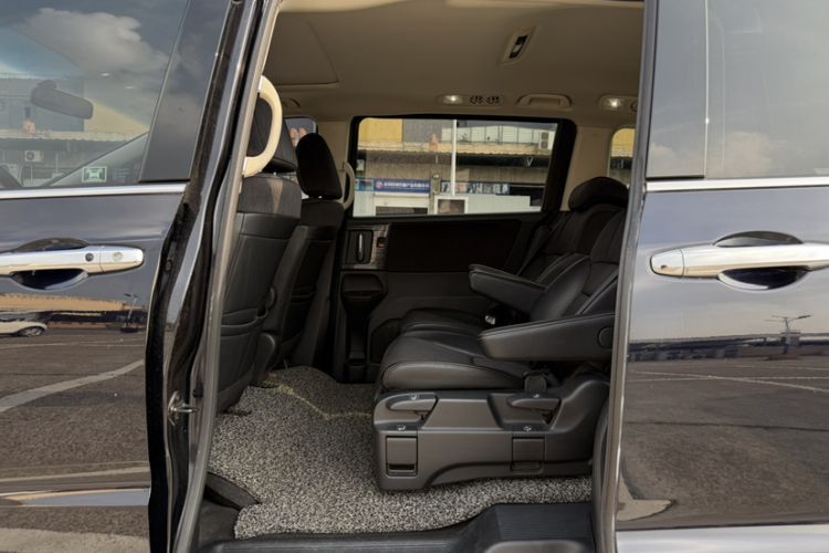 Used Honda Odyssey 2015 Updated 2.4L Smart Cool Version Interior 9
