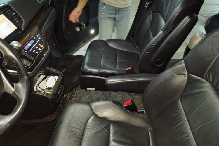 Used Honda Odyssey 2015 Updated Version 2.4L Smart Edition Left Front Seat