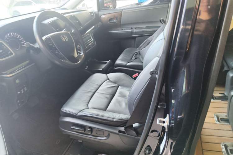 Used Honda Odyssey 2015 Updated Version 2.4L Smart Edition Left Front Seat