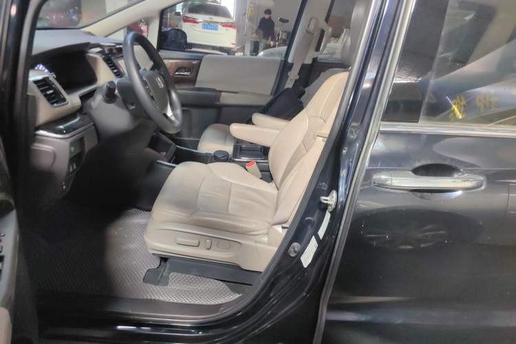 Used Honda Odyssey 2015 Revised 2.4L Luxury Edition Left Front Seat