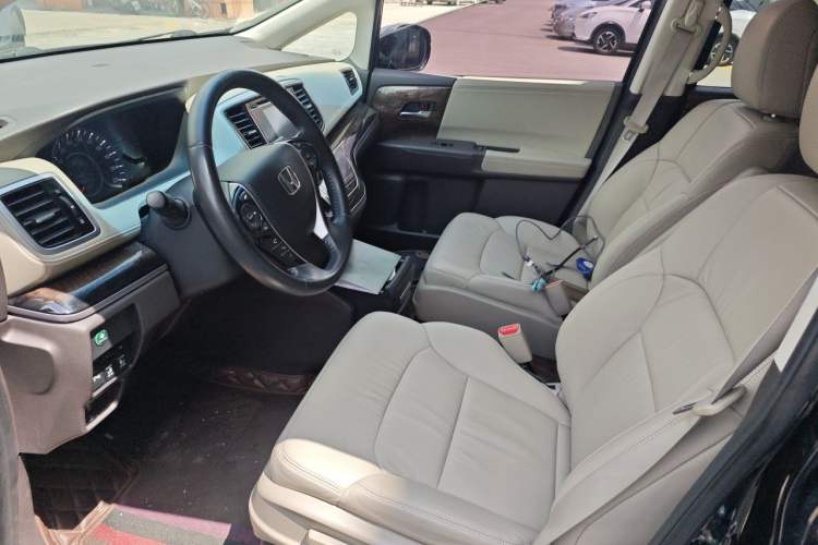 Used Honda Odyssey 2015 Updated Version 2.4L Smart Edition Left Front Seat