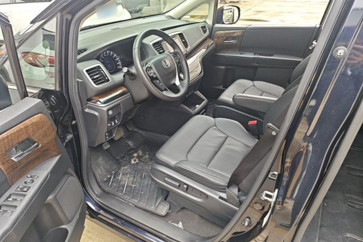 Used Honda Odyssey 2015 Updated Version 2.4L Smart Edition Left Front Seat