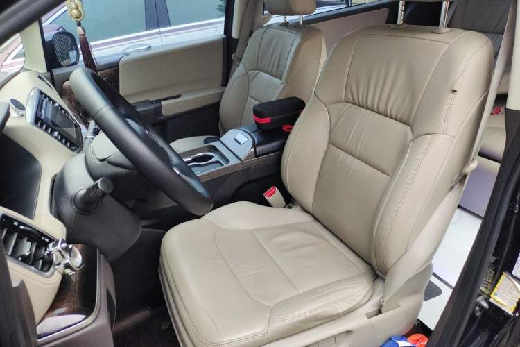 Used Honda Odyssey 2015 Revised 2.4L Luxury Edition Left Front Seat