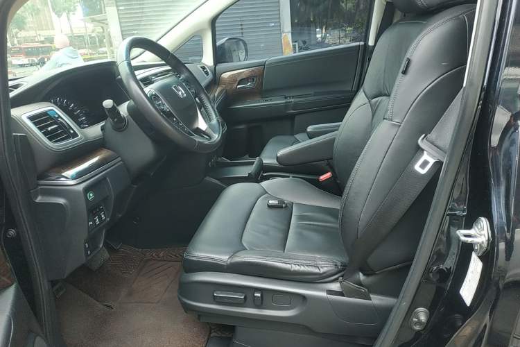 Used Honda Odyssey 2015 Updated Version 2.4L Smart Edition Left Front Seat