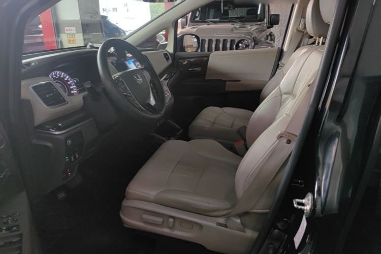 Used Honda Odyssey 2015 Revised 2.4L Luxury Edition Left Front Seat