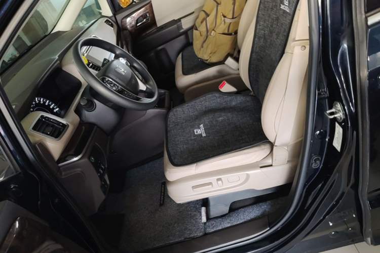 Used Honda Odyssey 2015 Revised 2.4L Luxury Edition Left Front Seat