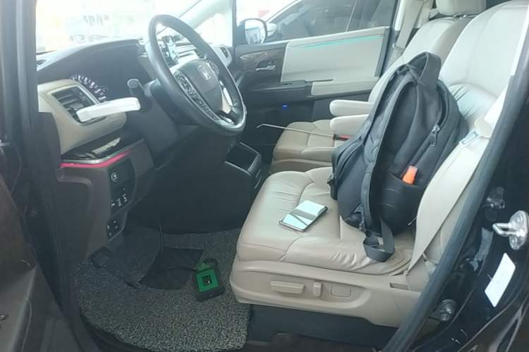 Used Honda Odyssey 2015 Updated Version 2.4L Smart Edition Left Front Seat