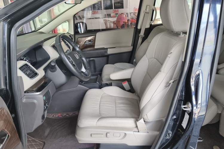 Used Honda Odyssey 2015 Updated Version 2.4L Smart Edition Left Front Seat
