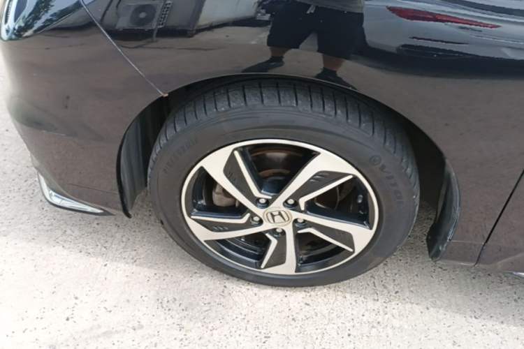 Used Honda Odyssey 2015 Updated 2.4L Smart Cool Version Left Front Wheel Hub