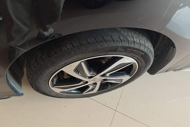 Used Honda Odyssey 2015 Updated 2.4L Smart Cool Version Left Front Wheel Hub
