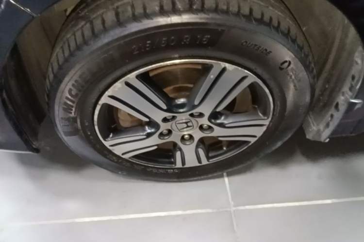 Used Honda Odyssey 2015 Revised Version 2.4L Comfort Edition Left Front Wheel Hub