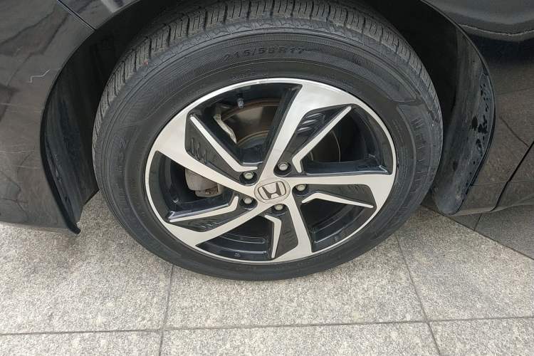 Used Honda Odyssey 2015 Updated Version 2.4L Smart Edition Left Front Wheel Hub