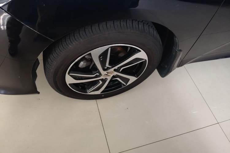 Used Honda Odyssey 2015 Revised 2.4L Luxury Edition Left Front Wheel Hub
