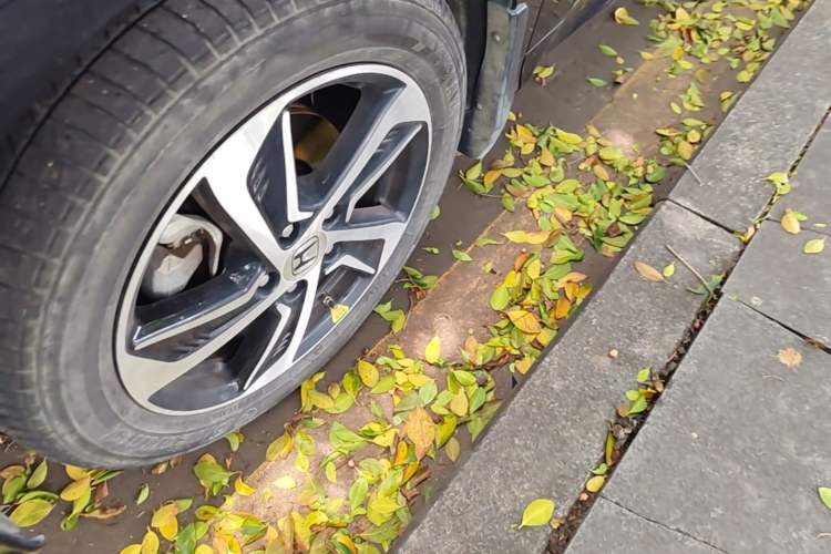 Used Honda Odyssey 2015 Updated Version 2.4L Smart Edition Left Front Wheel Hub