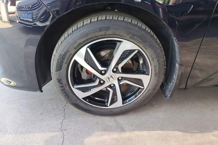 Used Honda Odyssey 2015 Updated Version 2.4L Smart Edition Left Front Wheel Hub