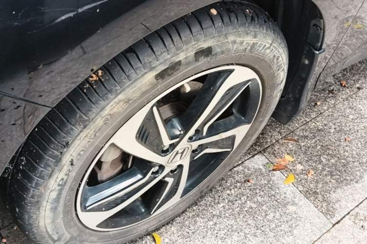 Used Honda Odyssey 2015 Updated Version 2.4L Smart Edition Left Front Wheel Hub