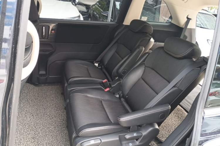 Used Honda Odyssey 2015 Updated 2.4L Smart Cool Version Left Rear Seat
