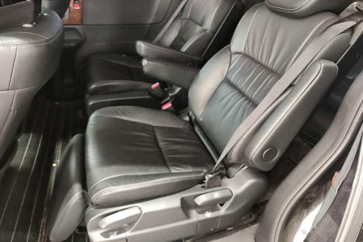 Used Honda Odyssey 2015 Updated Version 2.4L Smart Edition Left Rear Seat