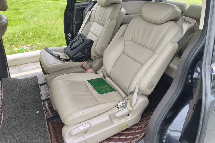 Used Honda Odyssey 2015 Revised 2.4L Luxury Edition Left Rear Seat
