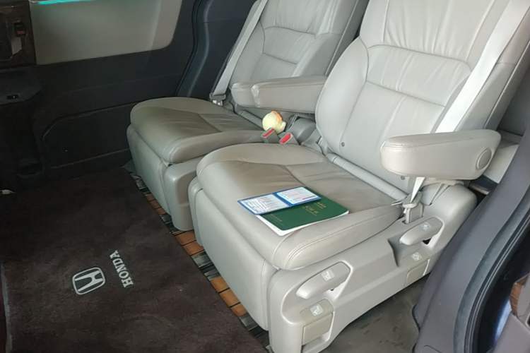 Used Honda Odyssey 2015 Updated Version 2.4L Smart Edition Left Rear Seat