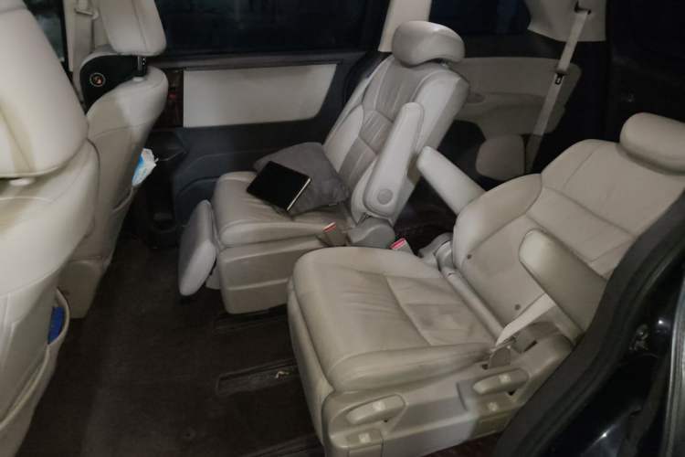 Used Honda Odyssey 2015 Updated Version 2.4L Smart Edition Left Rear Seat