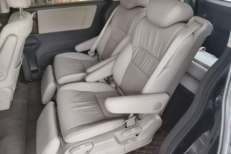 Used Honda Odyssey 2015 Updated Version 2.4L Smart Edition Left Rear Seat
