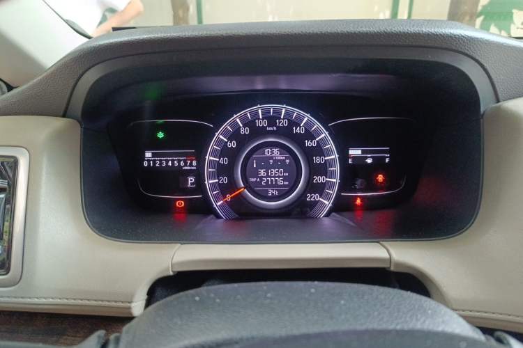 Used Honda Odyssey 2015 2.4L Smart Edition Odometer Close Up