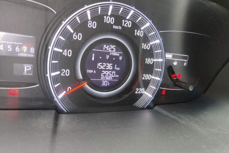 Used Honda Odyssey 2015 2.4L Smart Edition Odometer Close Up
