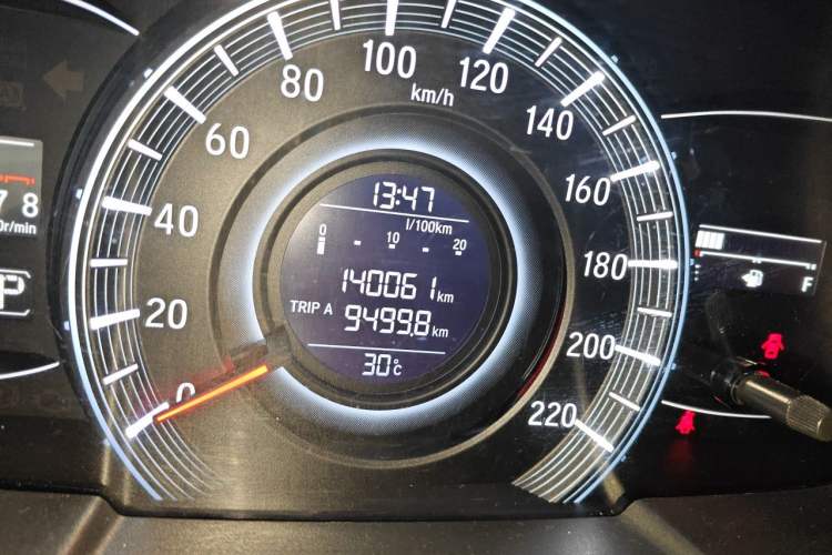 Used Honda Odyssey 2015 2.4L Smart Edition Odometer Close Up