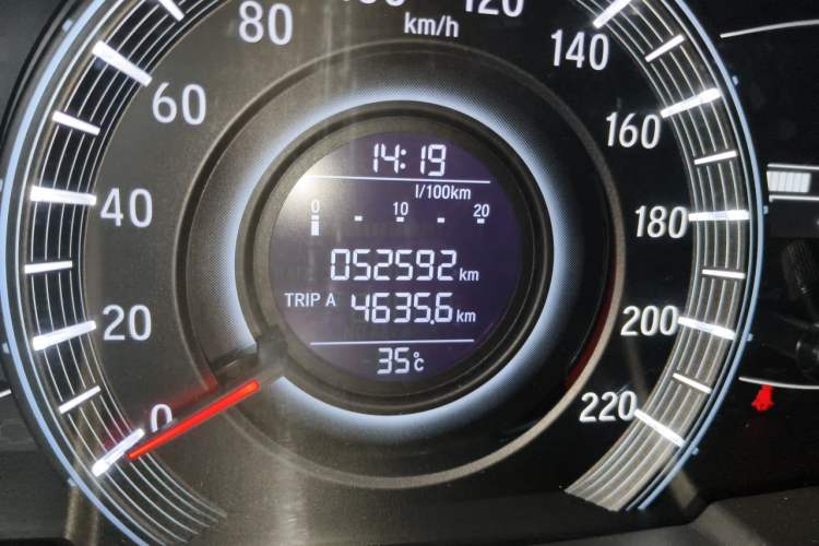 Used Honda Odyssey 2015 Revised 2.4L Luxury Edition Odometer Close Up