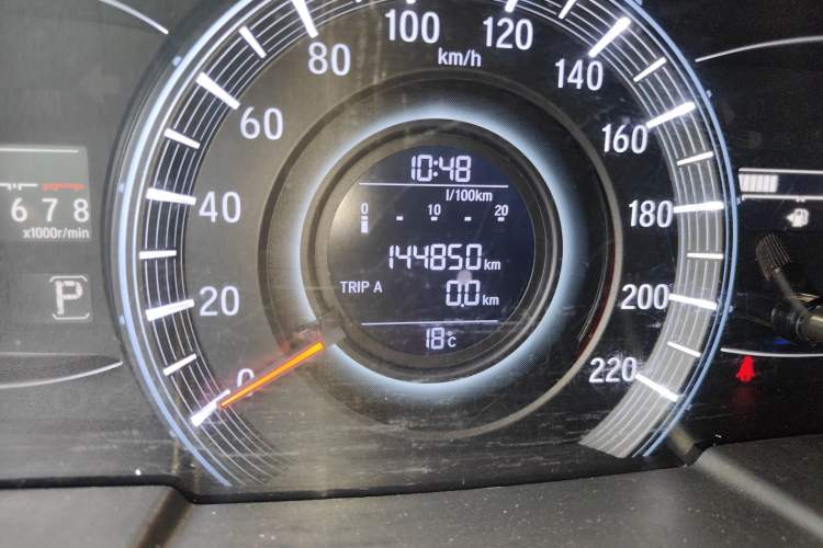 Used Honda Odyssey 2015 2.4L Luxury Edition Odometer Close Up