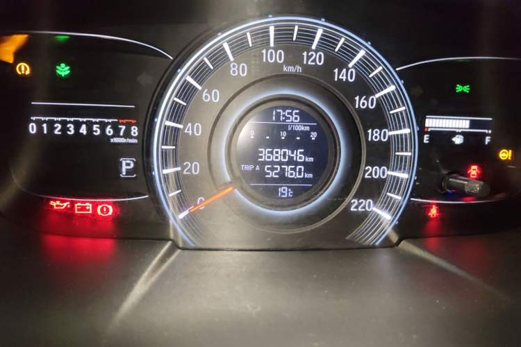 Used Honda Odyssey 2015 2.4L Smart Edition Odometer Close Up