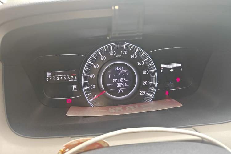 Used Honda Odyssey 2015 2.4L Luxury Edition Odometer Close Up