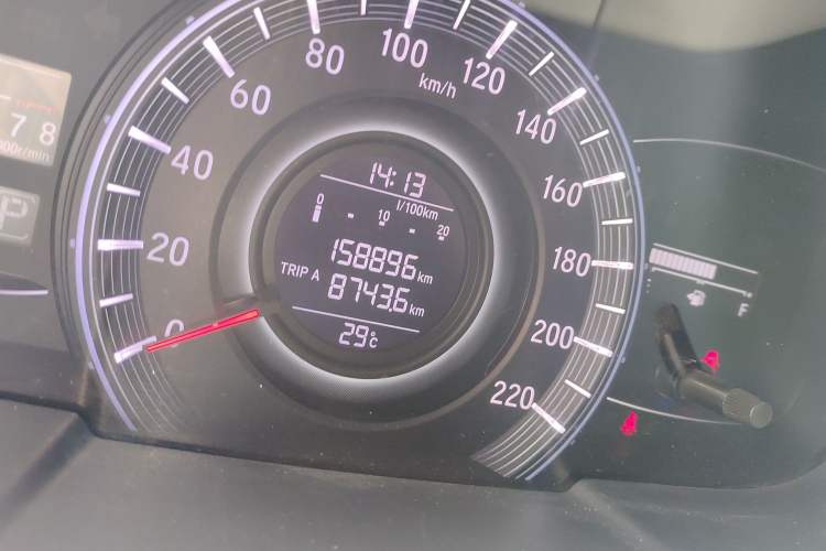 Used Honda Odyssey 2015 2.4L Smart Edition Odometer Close Up