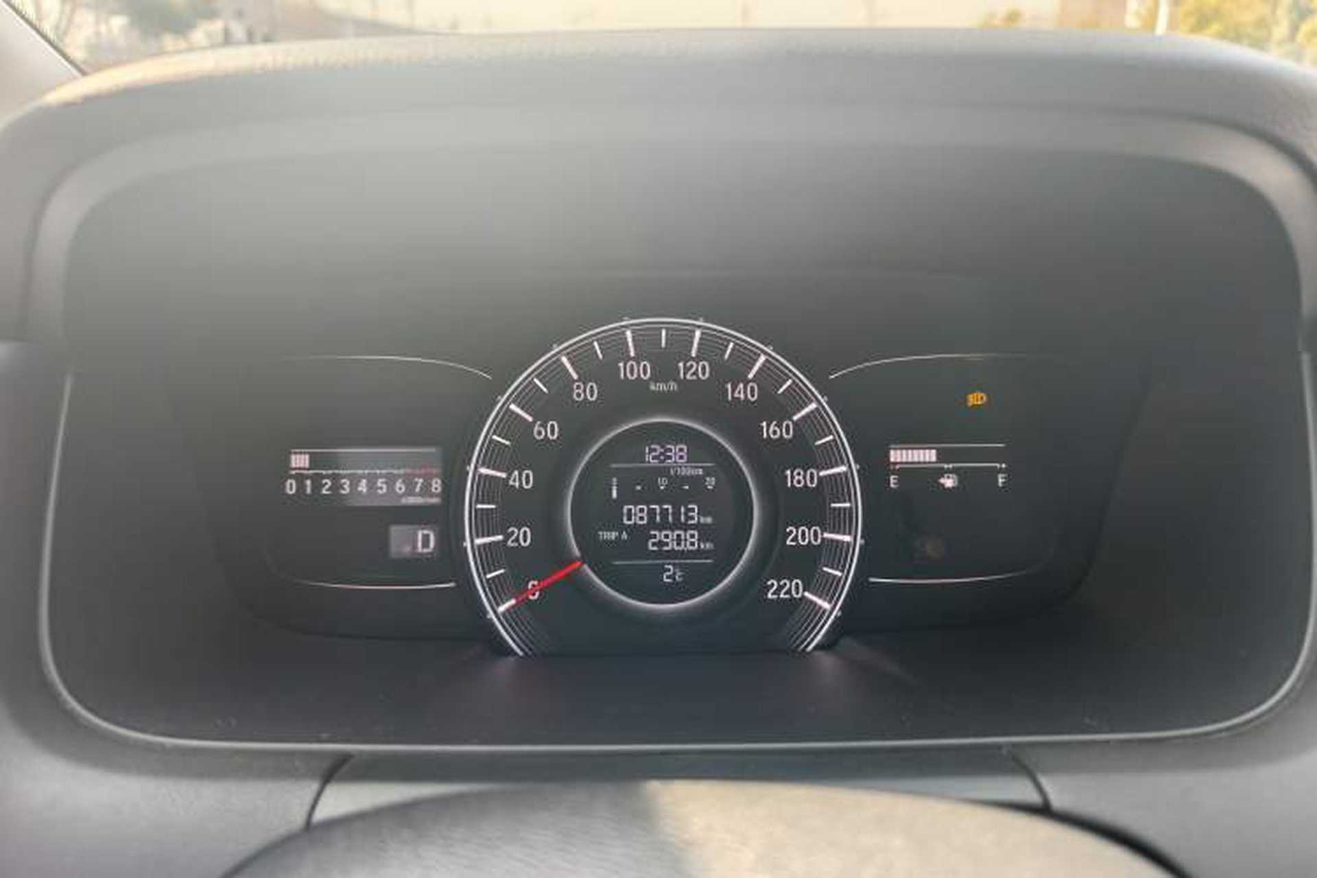 Used Honda Odyssey 2015 2.4L Smart Edition Odometer Close Up