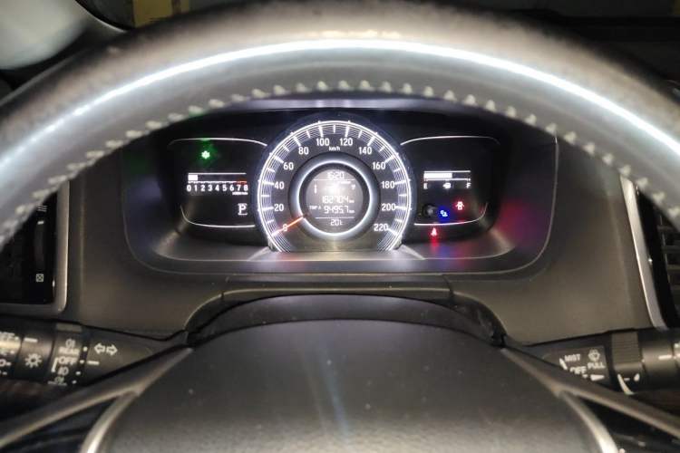 Used Honda Odyssey 2015 Updated Version 2.4L Smart Edition Odometer Close Up