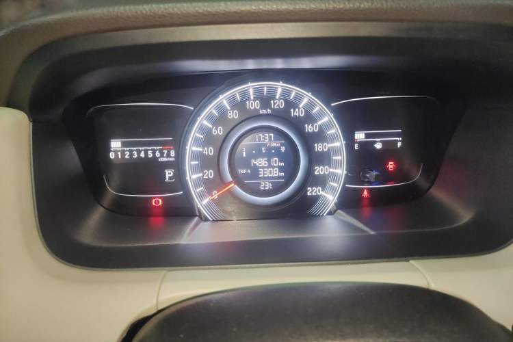 Used Honda Odyssey 2015 Revised 2.4L Luxury Edition Odometer Close Up