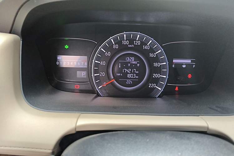 Used Honda Odyssey 2015 2.4L Smart Edition Odometer Close Up