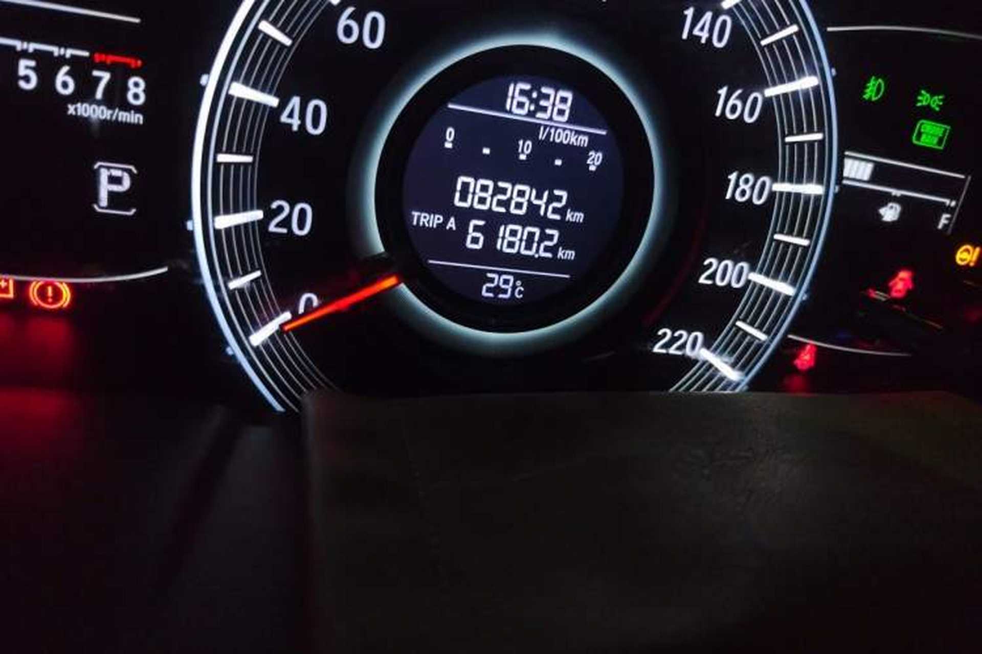 Used Honda Odyssey 2015 2.4L Smart Edition Odometer Close Up