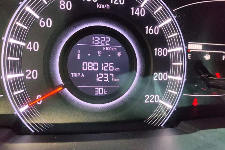 Used Honda Odyssey 2015 Updated Version 2.4L Smart Edition Odometer Close Up