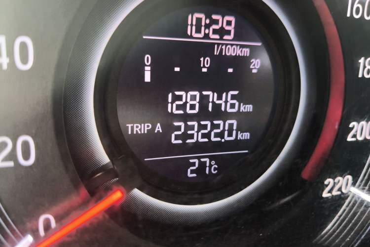 Used Honda Odyssey 2015 Revised Version 2.4L Comfort Edition Odometer Close Up