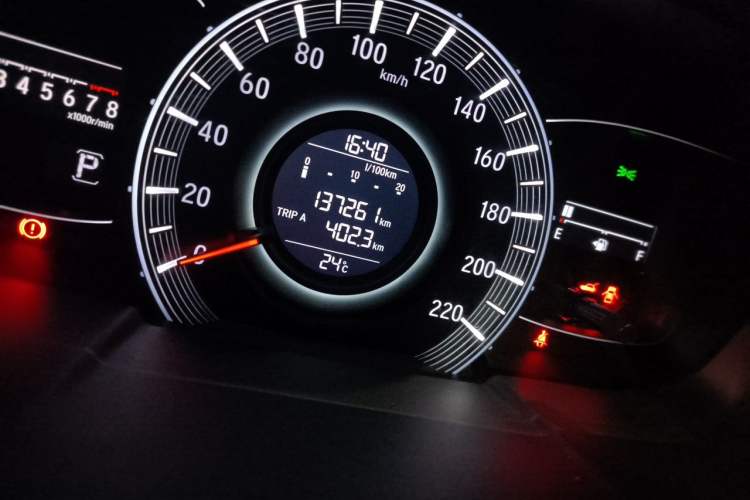Used Honda Odyssey 2015 Updated Version 2.4L Smart Edition Odometer Close Up