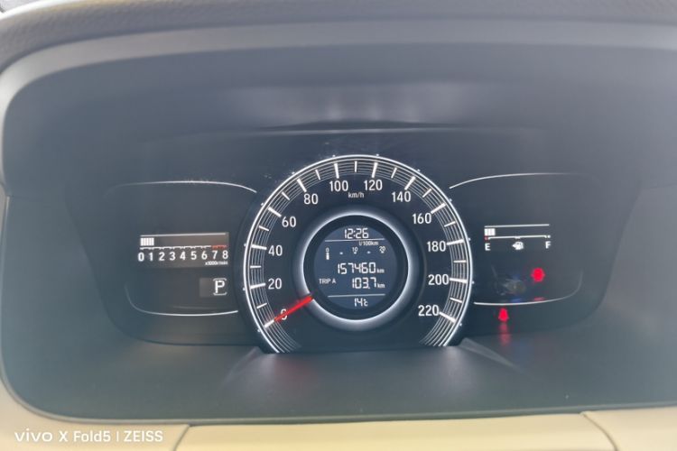 Used Honda Odyssey 2015 2.4L Smart Edition Odometer Close Up