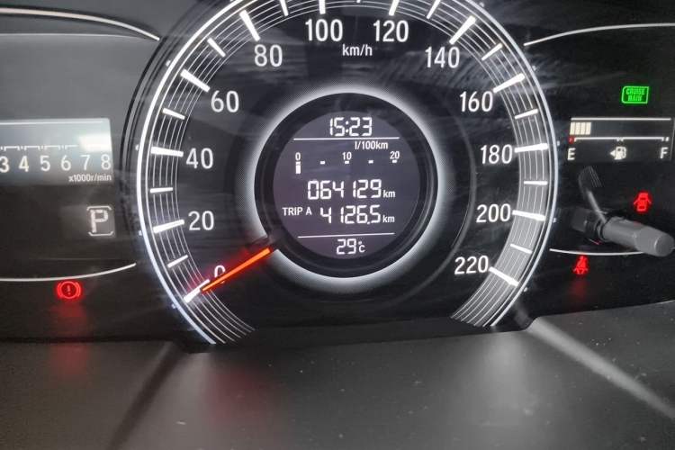 Used Honda Odyssey 2015 Updated Version 2.4L Smart Edition Odometer Close Up