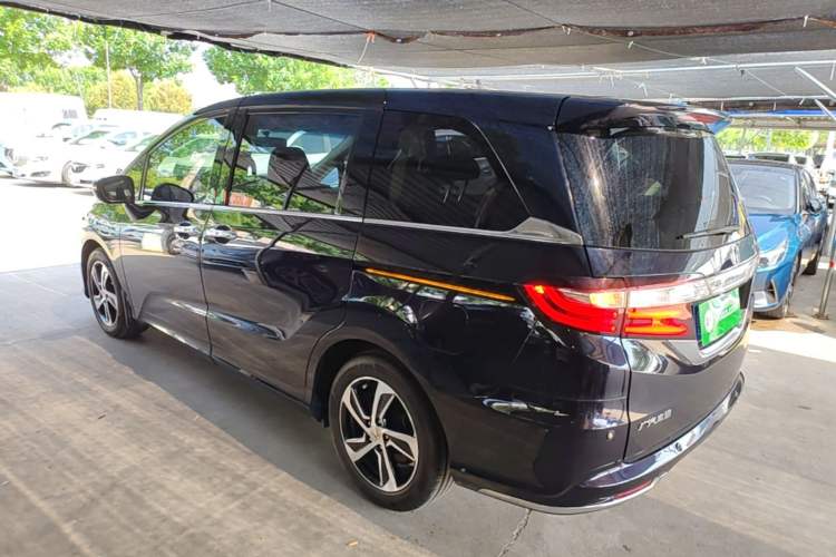 Used Honda Odyssey 2015 Updated Version 2.4L Smart Edition Rear Left 45 Deg